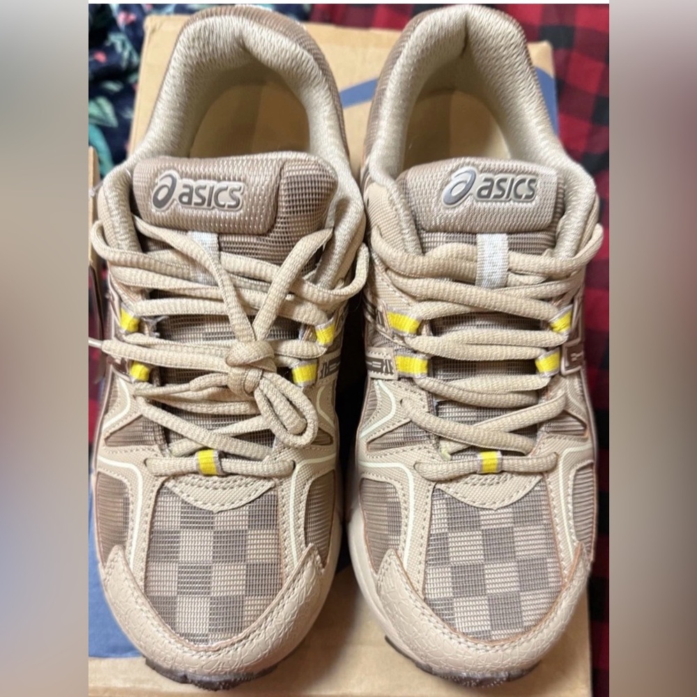 ASICS Kids Beige Sneakers with Yellow Accents